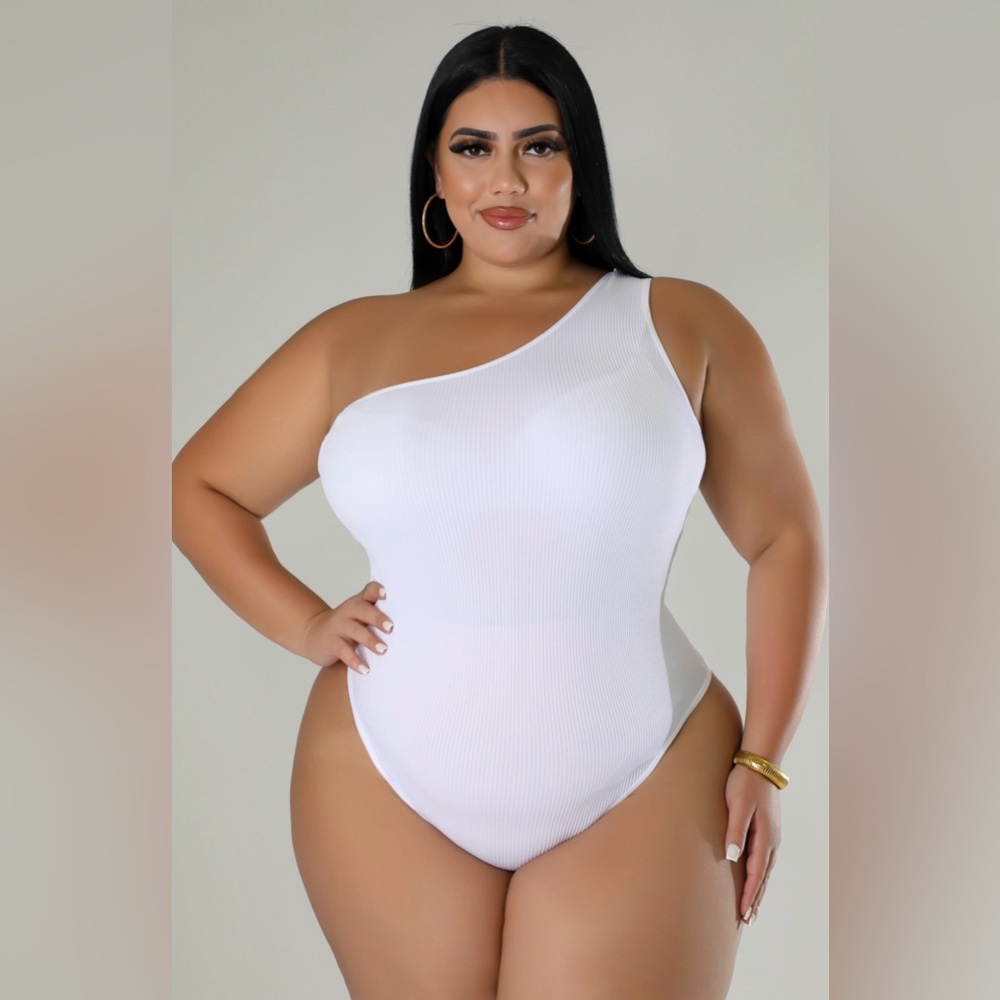 Elegant White One-Shoulder Women's Top